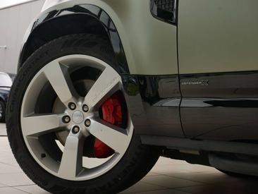 Land Rover Defender 110 P400e — photo 12