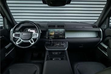 Land Rover Defender 110 D250 — photo 17