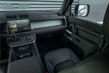 Land Rover Defender 110 D250 — photo 19