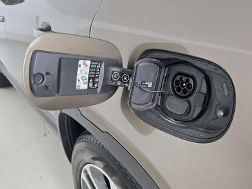 Land Rover Defender 110 P400e — photo 29