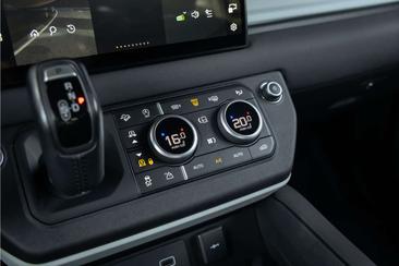 Land Rover Defender 110 D250 — photo 21