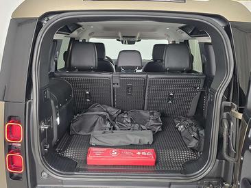 Land Rover Defender 110 P400e — photo 30