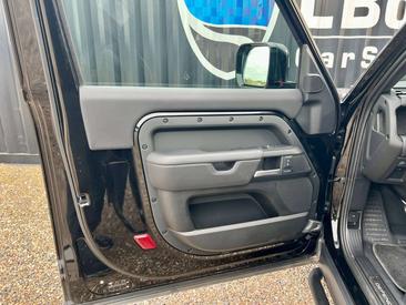 Land Rover Defender 90 V8 P425 — photo 20