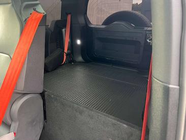Land Rover Defender 90 V8 P425 — photo 21