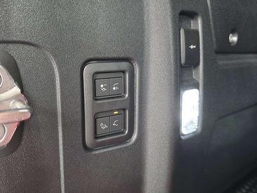 Land Rover Defender 110 P400e — photo 31