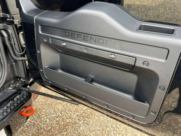 Land Rover Defender 90 V8 P425 — photo 24