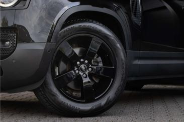 Land Rover Defender 110 D250 — photo 28