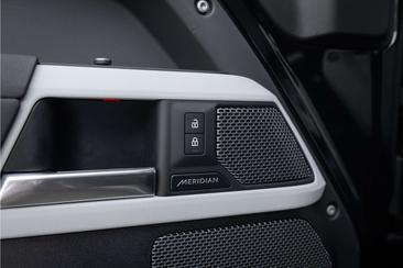 Land Rover Defender 110 D250 — photo 40