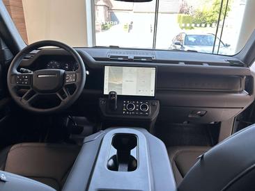 Land Rover Defender D250 — photo 4