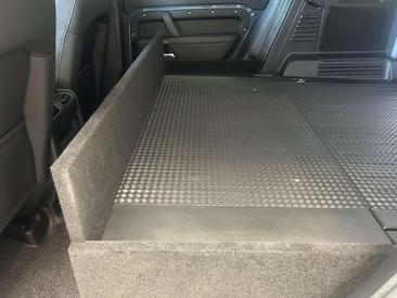 Land Rover Defender D250 — photo 5