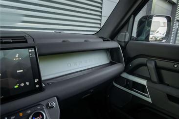 Land Rover Defender 110 D250 — photo 45