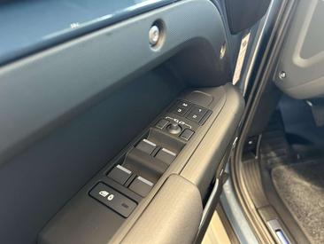 Land Rover Defender D250 — photo 10