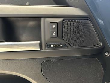 Land Rover Defender D250 — photo 11