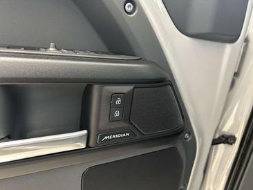 Land Rover Defender D350 — photo 10