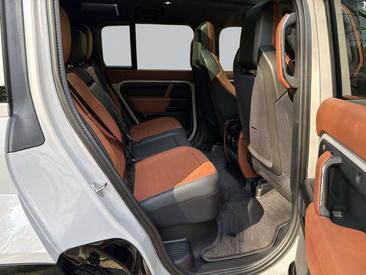 Land Rover Defender 110 P635 — photo 11
