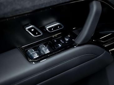 Land Rover Range Rover Sport P550e — photo 38