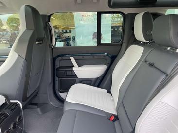 Land Rover Defender 110 P635 — photo 14