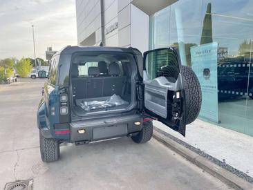 Land Rover Defender 110 P635 — photo 18
