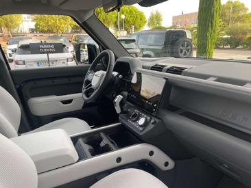 Land Rover Defender 110 P635 — photo 25