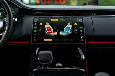 Land Rover Range Rover Sport P550e — photo 7