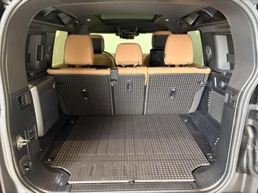 Land Rover Defender 110 V8 P425 — photo 10