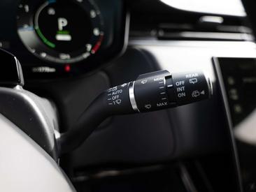 Land Rover Range Rover Sport P550e — photo 18