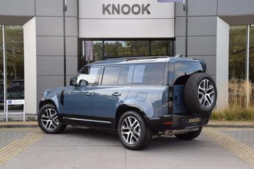 Land Rover Defender 110 P300e — photo 3