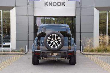 Land Rover Defender 110 P300e — photo 4