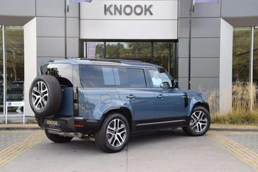 Land Rover Defender 110 P300e — photo 5