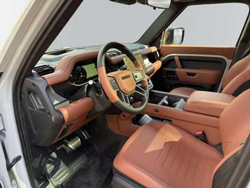 Land Rover Defender 110 P635 — photo 8