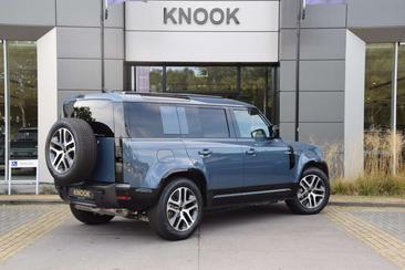 Land Rover Defender 110 P300e — photo 6