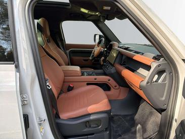 Land Rover Defender 110 P635 — photo 9