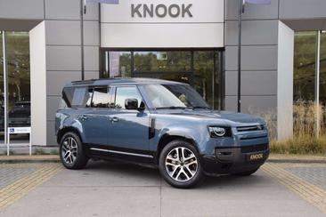 Land Rover Defender 110 P300e — photo 8