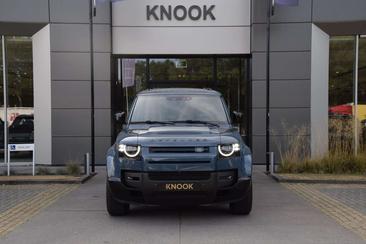 Land Rover Defender 110 P300e — photo 11