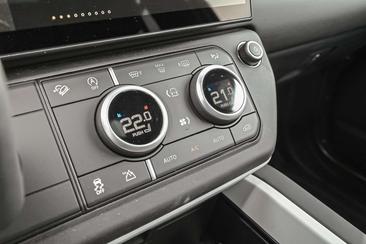 Land Rover Defender D250 — photo 12