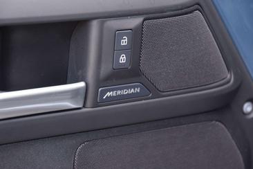 Land Rover Defender 110 P300e — photo 15