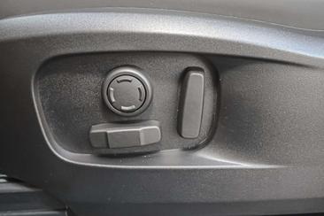 Land Rover Defender D250 — photo 19