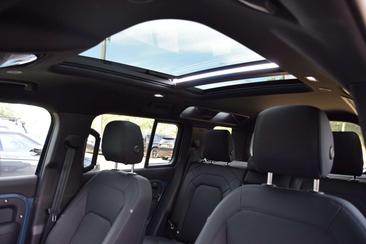 Land Rover Defender 110 P300e — photo 19