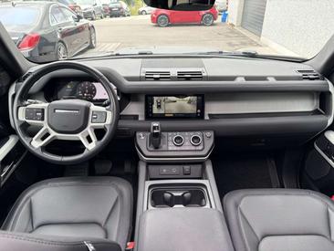 Land Rover Defender 110 P300 — photo 9