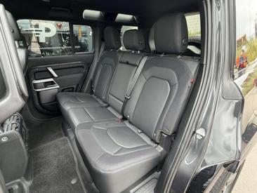 Land Rover Defender 110 P300 — photo 11