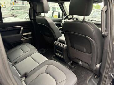 Land Rover Defender 110 P300 — photo 12