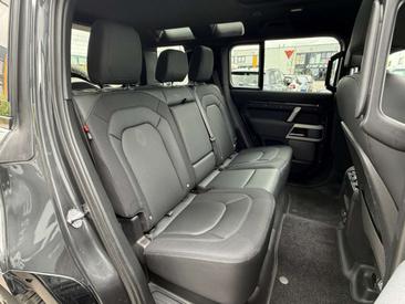 Land Rover Defender 110 P300 — photo 13