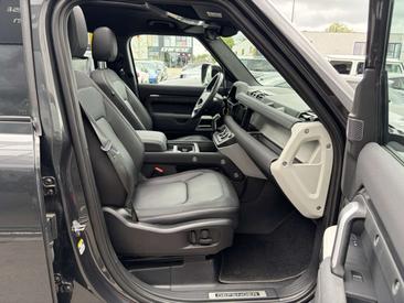 Land Rover Defender 110 P300 — photo 15
