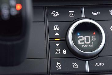 Land Rover Defender 110 P300e — photo 34