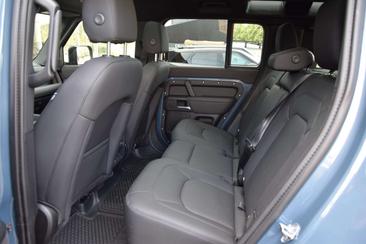 Land Rover Defender 110 P300e — photo 35