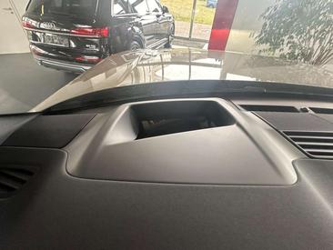 Land Rover Range Rover P400 — photo 13