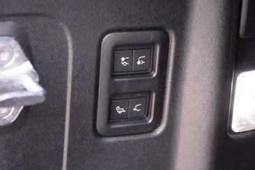 Land Rover Defender 110 P300e — photo 43