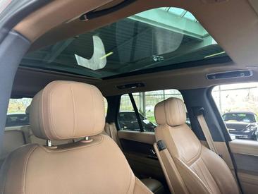 Land Rover Range Rover P400 — photo 14