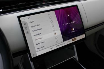 Land Rover Range Rover P460e — photo 27