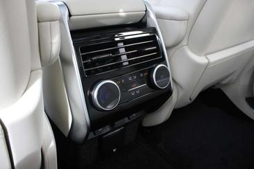 Land Rover Range Rover P460e — photo 43